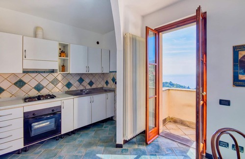 Recco House | Beautiful home in Recco with kitchen