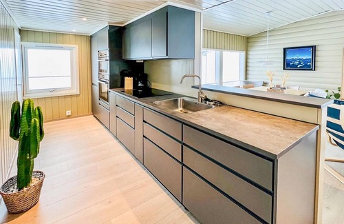 Rennesoy House | Beautiful home in Rennesøy with WiFi
