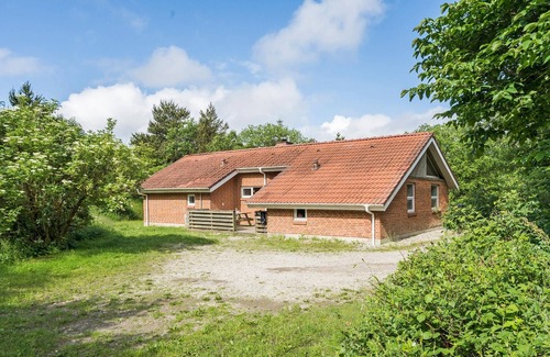 Lodbjerg Hede House | Beautiful home in Ringkøbing with sauna