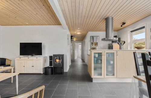Skaven Strand House | Beautiful home in Tarm with kitchen