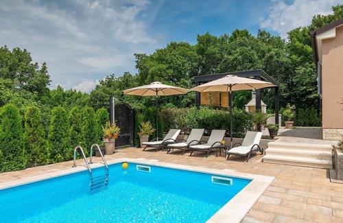Tinjan House | Beautiful home in Tinjan