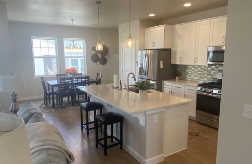 Daybreak House | Beautiful Home in Premium Location
