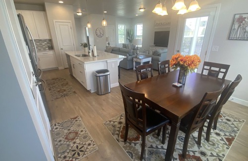 Daybreak House | Beautiful Home in Premium Location