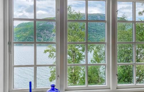 Jolster House | Beautiful Home In Vassenden