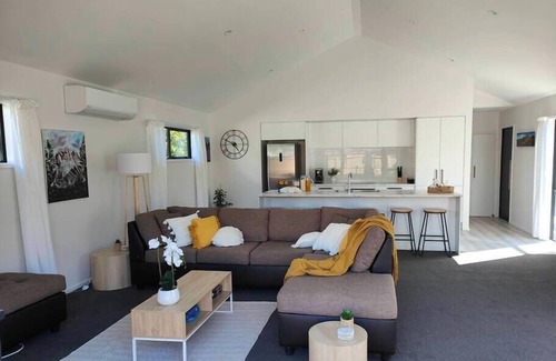 Woolston House | Beautiful home near everything!