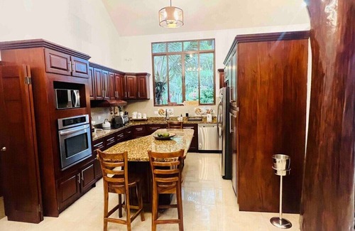 Palma House | Beautiful Home set in Paradise with Jacuzzi & Pool