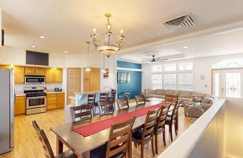 Moab South Valley House | Beautiful home w/covered decks & grills - great for large groups