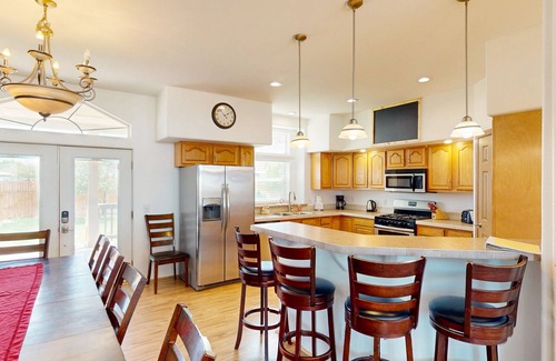 Moab South Valley House | Beautiful home w/covered decks & grills - great for large groups