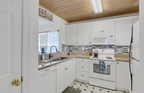 Nags Head House | Beautiful Home with a Hot Tub and Community Pool in season