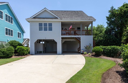 Nags Head House | Beautiful Home with a Hot Tub and Community Pool in season