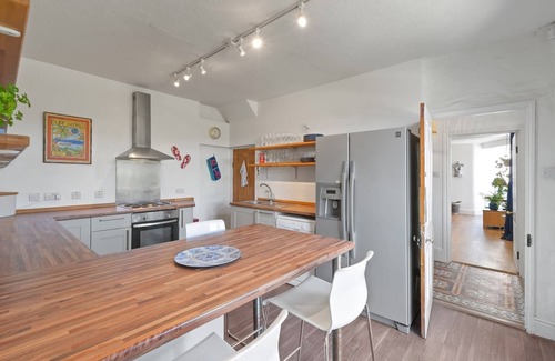 Porthtowan House | Beautiful Home with Sea Views & Parking