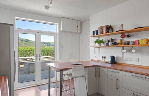 Porthtowan House | Beautiful Home with Sea Views & Parking