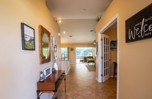 Jacarandas House | Beautiful Home with Heated Salt Pool,☆ 4BR 2br! North Cape-coral! ❤️