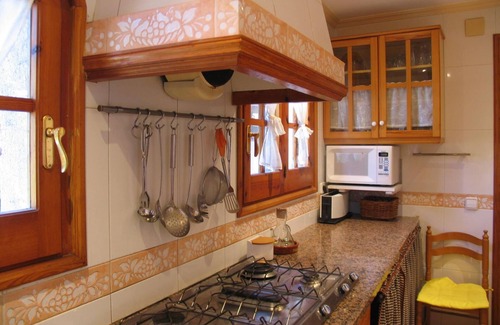 Valls Cottage | Beautiful house 5000m2 private garden with pool i and porch with barbecue.Wi-Fi