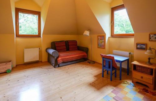 Rabyne House | Beautiful house by the river with its own dock