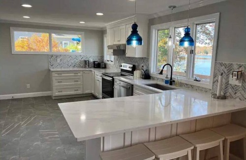 Coventry House | Beautiful house on the lake