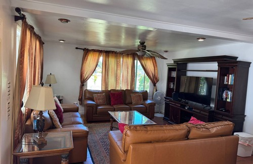 Hauula House | BEAUTIFUL HOUSE WITH 7/AC,BED ROOMS AND OCEAN VIEW