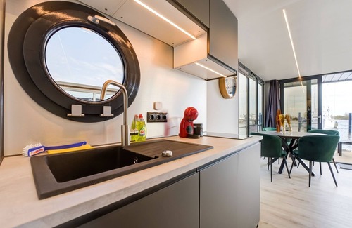 Volendam Boat Rental | Beautiful houseboat in Marina of Volendam