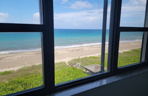 Hutchinson Island South Condo | BEAUTIFUL ISLAND LIVING- SPEND QUALITY TIME IN A BEACH CONDO!