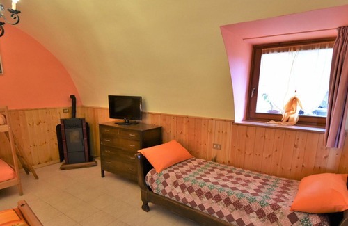 Mazzo di Valtellina Apartment | Beautiful apartment for 4 guests with WIFI, TV, terrace, pets allowed and parking