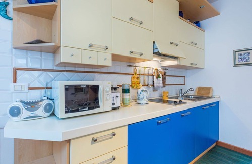 Monteverdi Marittimo Apartment | Beautiful apartment for 2 guests with WIFI, A/C, pool, TV, patio and pets allowed