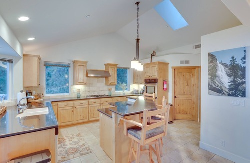 Blue Jay Cabin | Beautiful Lake Arrowhead Cabin w/EV Charger