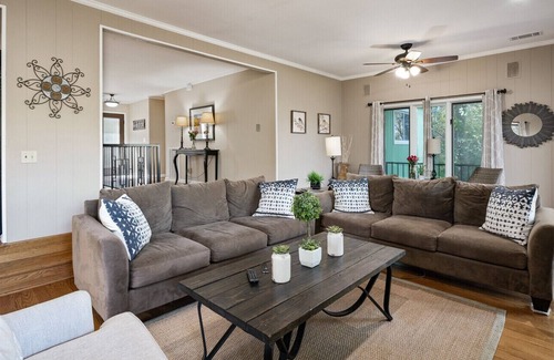 Silver Point House | Beautiful Lake Cabin, Hot Tub, WIFI, Steps to Lake/View