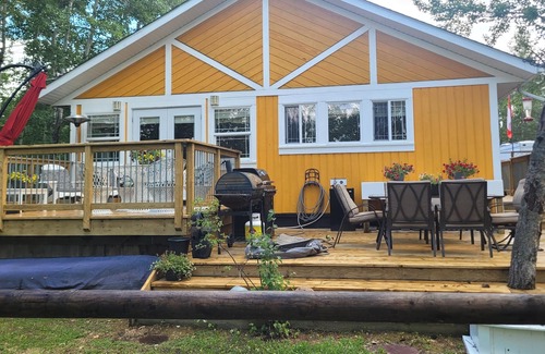 Division No. 7 Cabin | BEAUTIFUL lake front cabin at Buffalo Lake available for rent. By the week