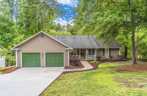 Westover House | Beautiful Lake View, 3BDR, Pet Friendly!
