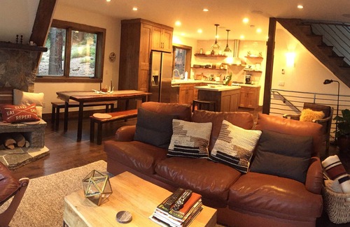 Talmont House | Beautiful Lake Views, Luxury, Modern Mountain Home, Sleeps 8(6 adult max).