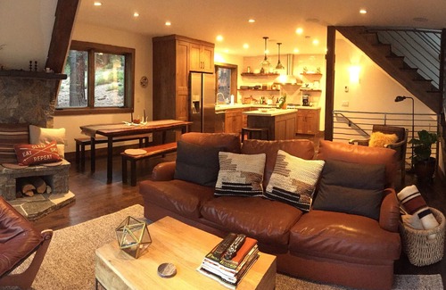 Talmont House | Beautiful Lake Views, Luxury, Modern Mountain Home, Sleeps 8(6 adult max).