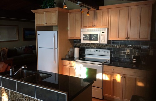 Beaconia Cottage | Beautiful lakefront cottage 1 hr North of Winnipeg