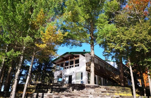Seguin Cabin | Beautiful Lakefront Inn Suites