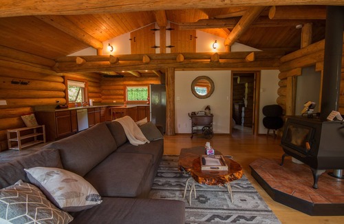 Barriere Cabin | Beautiful lakefront log cabin retreat