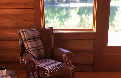 Barriere Cabin | Beautiful lakefront log cabin retreat