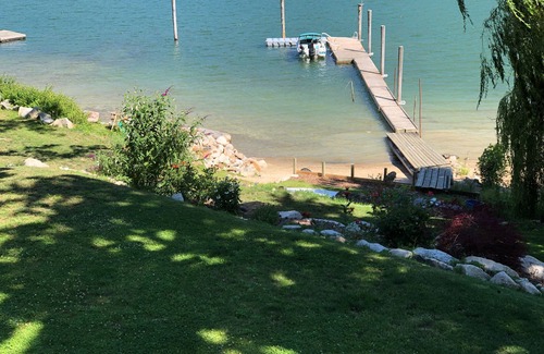 Nelson House | Beautiful Lakefront Suite Minutes from town !