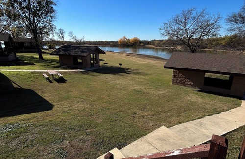 Frisco Cabin | Beautiful Lakeside Tiny House Cabin
