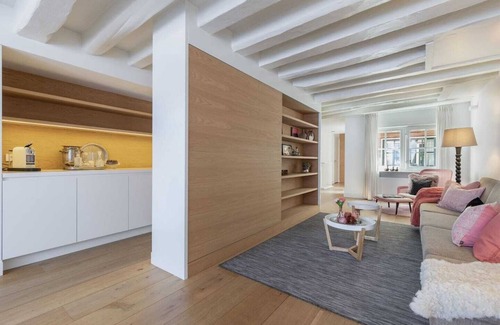 Grachtengordel-West Apartment | Beautiful large apartment at one of the most desirable locations on the famous Prinsengracht.