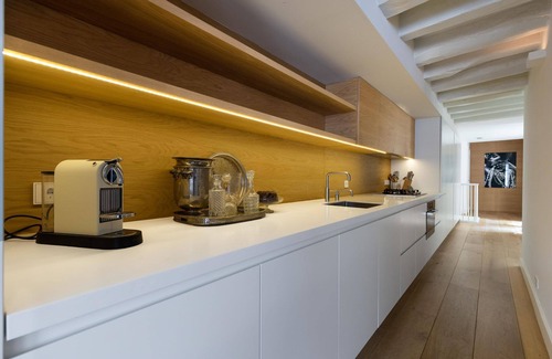 Grachtengordel-West Apartment | Beautiful large apartment at one of the most desirable locations on the famous Prinsengracht.