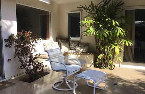 North of Wilshire House | Beautiful Large Studio With a Private Bathroom In The Heart of Santa Monica
