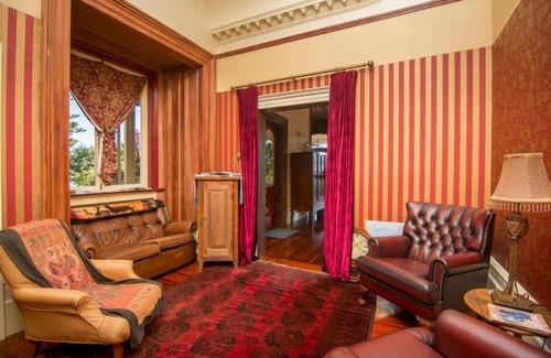 Nelson South House | Beautiful Large Suite, Central Nelson self contained for 2 Seaviews - Deck
