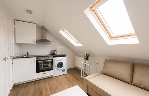 Fryent Apartment | Beautiful Loft Studio