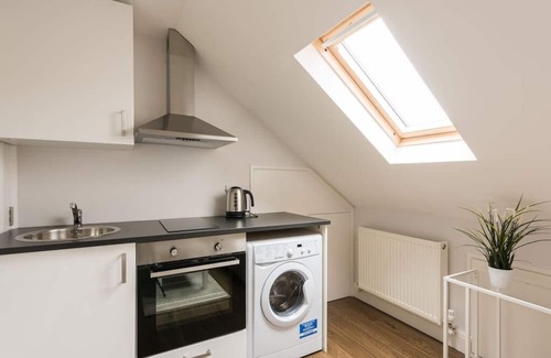 Fryent Apartment | Beautiful Loft Studio