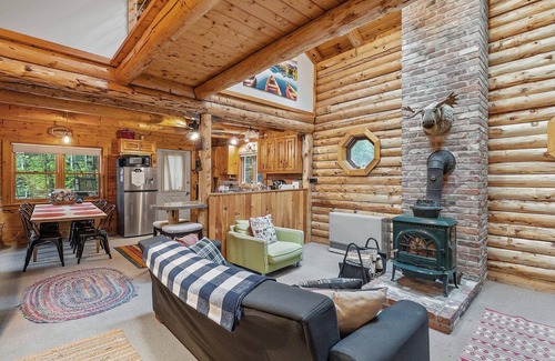 East Wakefield Cabin | Beautiful Log Cabin on Belleau Lake-All 4 Seasons! 2900 sq ft; Beach-3 min walk!