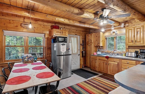 East Wakefield Cabin | Beautiful Log Cabin on Belleau Lake-All 4 Seasons! 2900 sq ft; Beach-3 min walk!