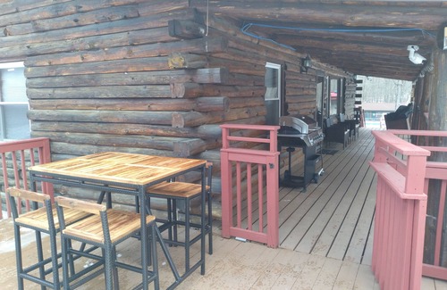 Circleville Cabin | Beautiful Log Cabin Style House