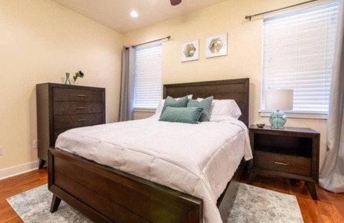 Newbold Bed & Breakfast | Beautiful Lux 4 Bedroom*Near PENN/CHOP*Roof Deck