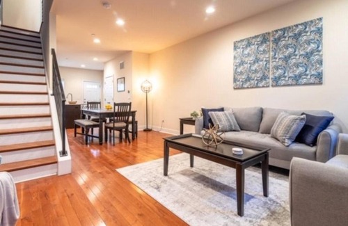 Newbold Bed & Breakfast | Beautiful Lux 4 Bedroom*Near PENN/CHOP*Roof Deck