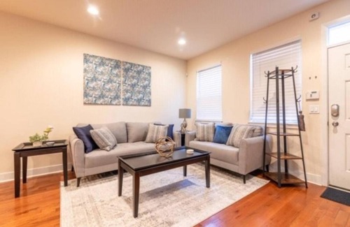 Newbold Bed & Breakfast | Beautiful Lux 4 Bedroom*Near PENN/CHOP*Roof Deck
