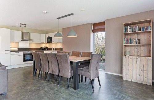 Ouddorp House | Beautiful luxury design holiday homes 2 minutes from the beach with large garden, jacuzzi, porch and trampoline (dogs allowed).